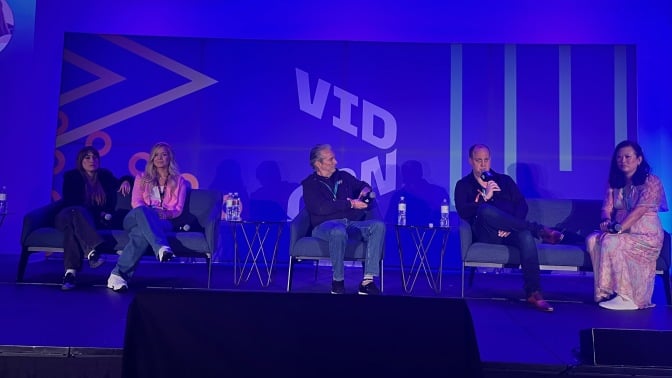 The Besties, Ivana Kirkbride, Chris M. Williams, Dan Green on a VidCon panel. 