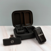 rode wireless micro case and microphones on table